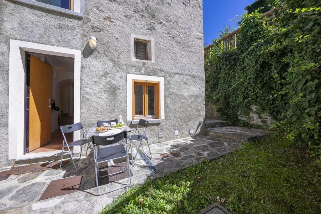 Poolside Apartment Cristina Bellano Exteriér fotografie